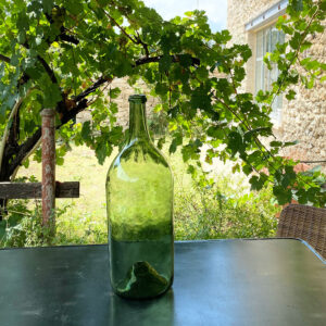 Grand vase décoratif pour la terrasse ou le jardin, en forme de bouteille, façonné à la main, en verre recyclé vert, trouvé en brocante