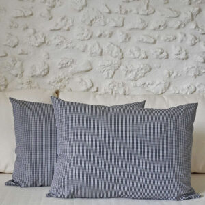Coussin 50 x 70 cm en coton vichy noir et blanc fait main en France, déhoussable, fermeture éclair en base, vendu avec son garnissage