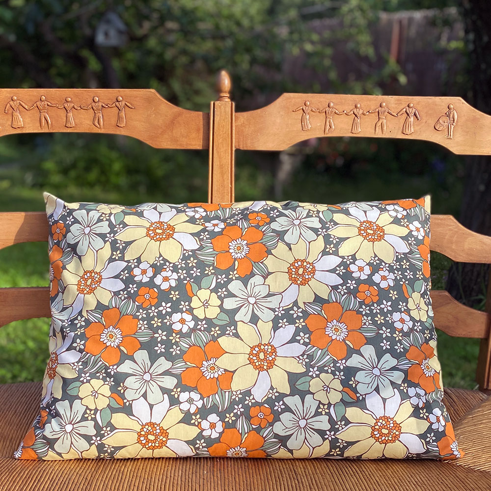 Coussin tissu fleuri vintage