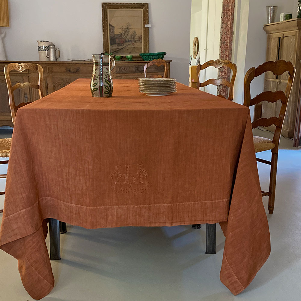 Drap ancien en lin brodé et teint