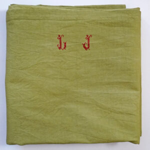 Drap ancien en toile métis lin coton vert monogramme GJ rouge brodé main
