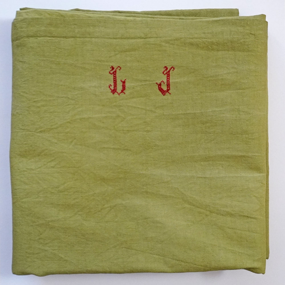 Drap ancien en toile métis lin coton vert monogramme GJ rouge brodé main