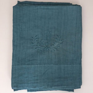 Drap en lin ancien brodé bleu