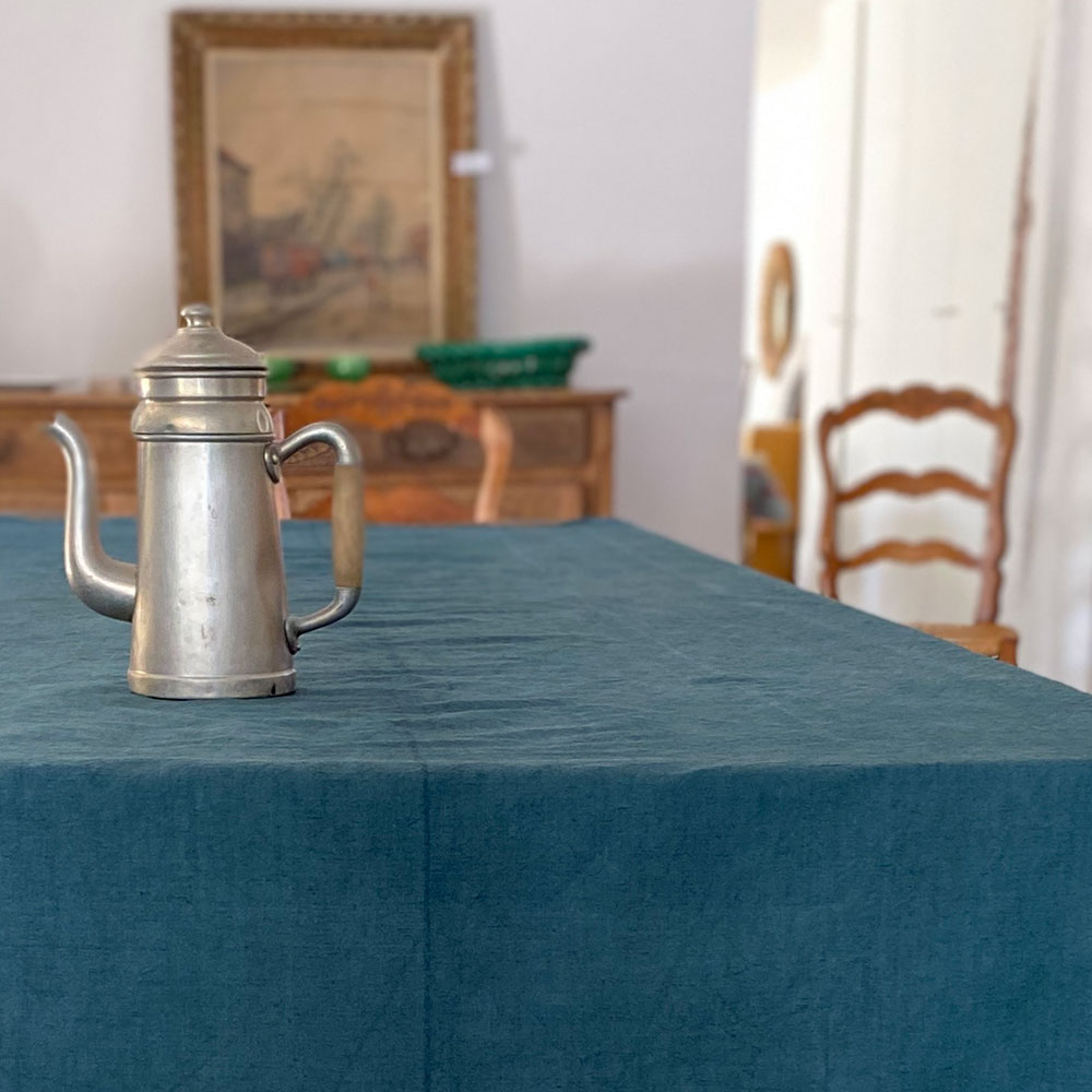 Drap en lin ancien brodé bleu