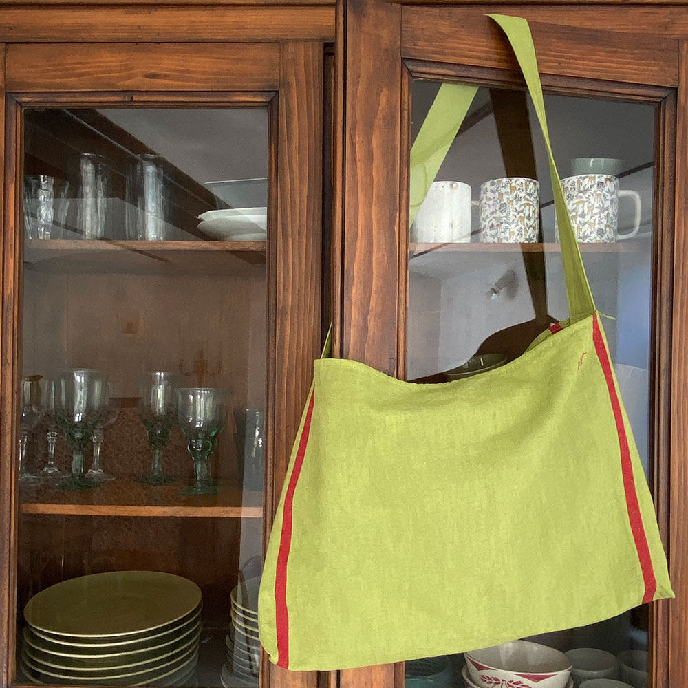 Sac shopping avec bandoulière cousu main torchon ancien en lin teint vert